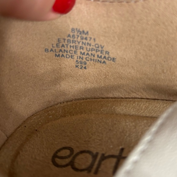 Earth Brynn Mary Jane Sandal Round Toe Beige Perforated Leather Size 8.5 - Picture 7 of 8